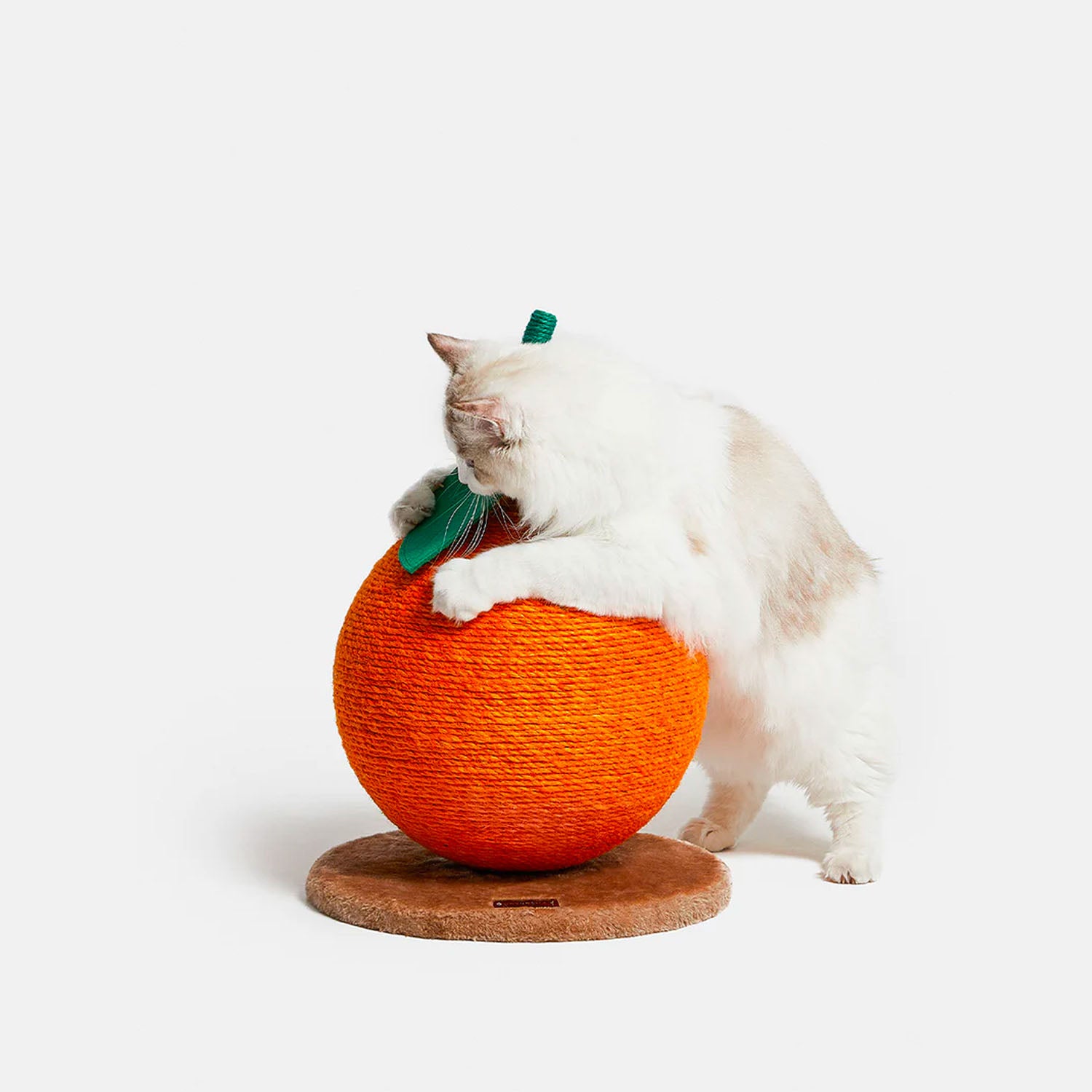 VT-6970279012582_Tangerine_Cat_Scratching_Ball